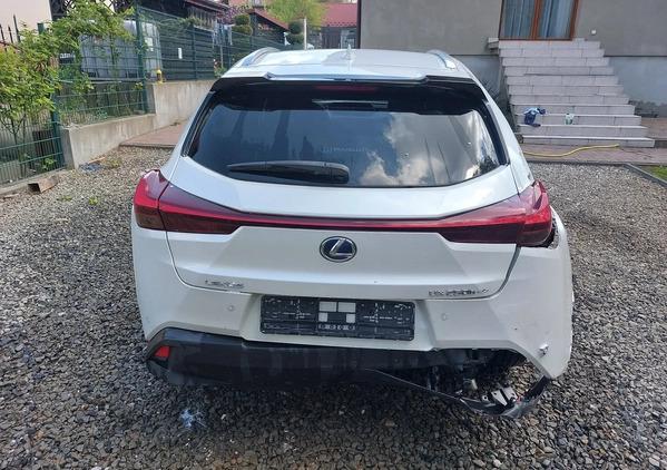 Lexus UX cena 64300 przebieg: 50000, rok produkcji 2020 z Tarnów małe 46